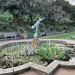 Strathmore Scarborough, Pool, Gym, Parking