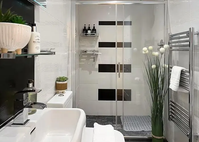 Strathmore Scarborough, Pool, Gym, Parking * سكرابورو