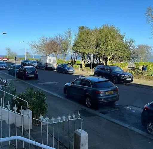 شقة Strathmore Scarborough, Pool, Gym, Parking *