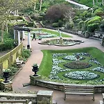 Strathmore Scarborough, Pool, Gym, Parking *