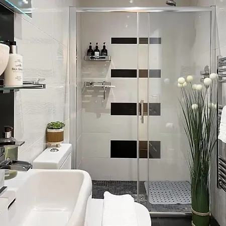 Strathmore Scarborough, Pool, Gym, Parking * スカーバラ