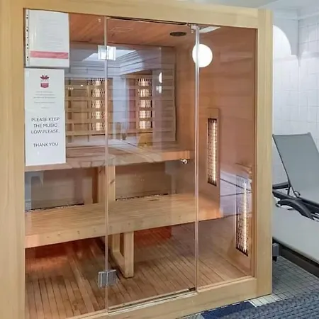 Strathmore Scarborough, Pool, Gym, Parking アパート *