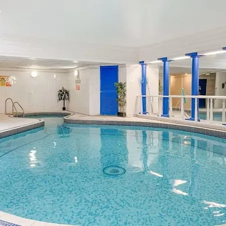 Strathmore Scarborough, Pool, Gym, Parking *