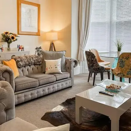 Strathmore Scarborough, Pool, Gym, Parking Apartment