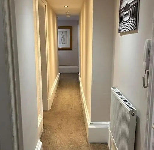 Strathmore Scarborough, Pool, Gym, Parking *