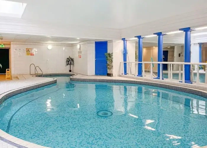 Strathmore Scarborough, Pool, Gym, Parking *