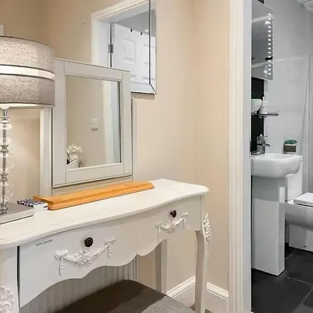 Strathmore Scarborough, Pool, Gym, Parking * Scarborough