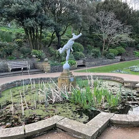 Strathmore Scarborough, Pool, Gym, Parking