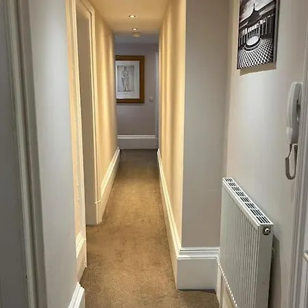 Strathmore Scarborough, Pool, Gym, Parking *